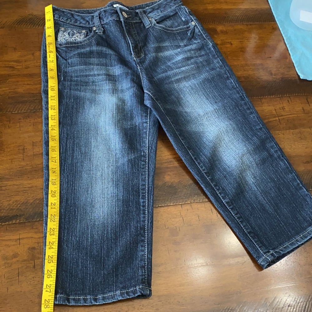 Capri Jeans - Picture 13 of 14